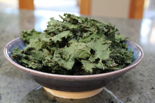 Sweet Kale chips with cinnamon