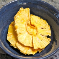 Dehydrated pineapple slices