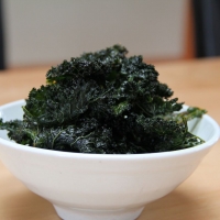 Kale chips with sea salt and smoked paprika